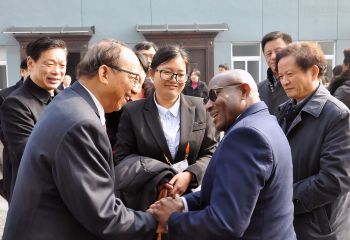 赤道几内亚原农业、畜牧与食品部部长维克托&bull;格兰赫&bull;梅莱访问足球竞猜网,足球世界杯最新资讯
